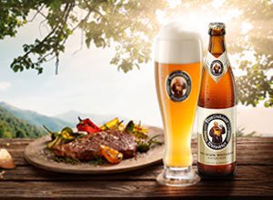 Die Mutter und der Vater trinken dass mir, zu machen